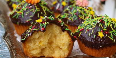 кексы с ликером и шоколадной глазурью