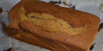 кофейный кекс с корично-сметанным соусом