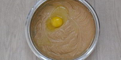 кофейный кекс с корично-сметанным соусом