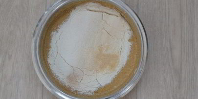 кофейный кекс с корично-сметанным соусом