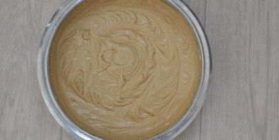 кофейный кекс с корично-сметанным соусом