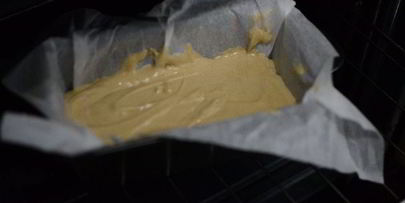 кофейный кекс с корично-сметанным соусом