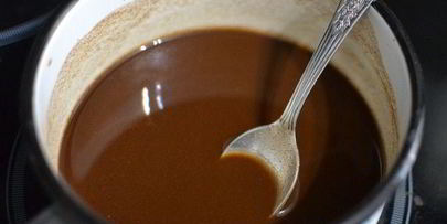 кофейный кекс с корично-сметанным соусом