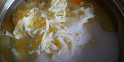 лимонный кекс с мятно-сливочным кремом под шоколадом