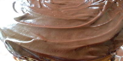 лимонный кекс с мятно-сливочным кремом под шоколадом