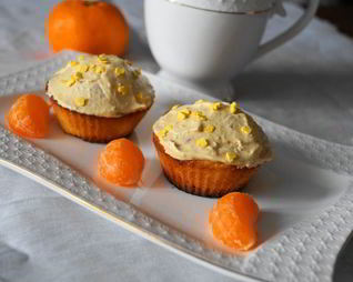 Рождественские кексики с мандаринами и карамельным кремом