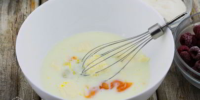 шоколадный кекс с малиной