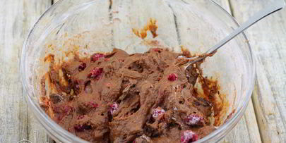 шоколадный кекс с малиной