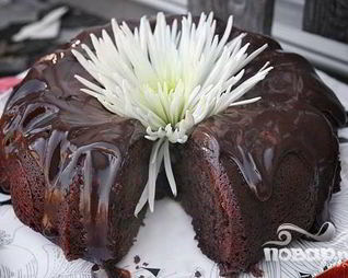 Шоколадный кекс со сливочной глазурью