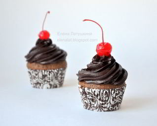 Шоколадные капкейки с грецким орехом с кусочками шоколада