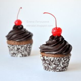 Шоколадные капкейки с грецким орехом с кусочками шоколада