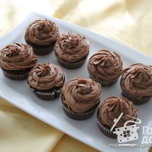 Рецепт Шоколадные капкейки украшенные шоколадным фростингом