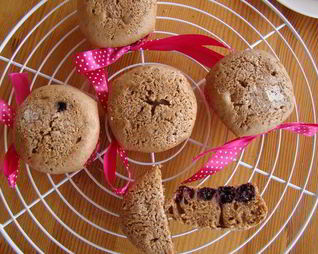 Шоколадные кексы с ежевикой