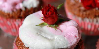 шоколадные кексы с зефирной шапочкой