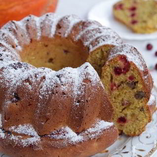 Тыквенный кекс с клюквой и грецким орехом