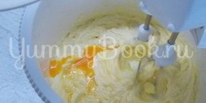 ванильный кекс с сушеными вишнями