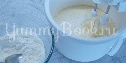 ванильный кекс с сушеными вишнями