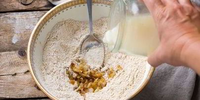 багет с морковными отрубями и жареным луком