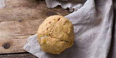 багет с морковными отрубями и жареным луком