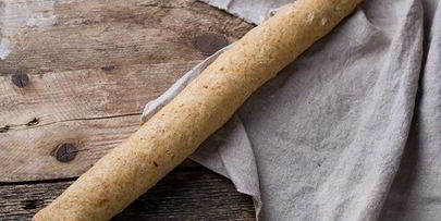 багет с морковными отрубями и жареным луком