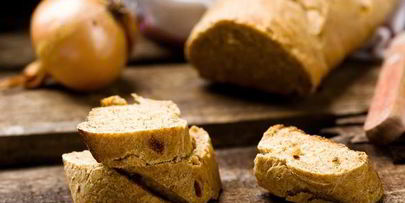 багет с морковными отрубями и жареным луком