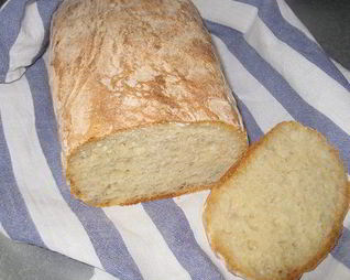 Белый хлеб пышный