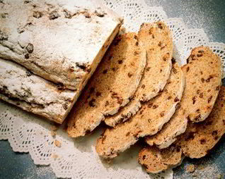 Быстрый хлеб с инжиром и фундуком