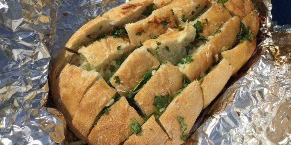 Рецепт чесночный хлеб для шашлыков