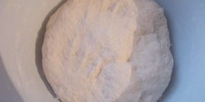 чесночный хлеб с базиликом и черным перцем