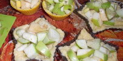 деревенские галеты с яблоками и абрикосовым джемом