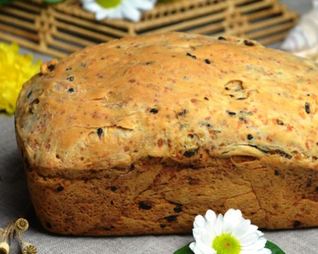 Домашний итальянский хлеб с сыром и жареным луком