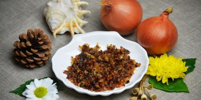 домашний итальянский хлеб с сыром и жареным луком