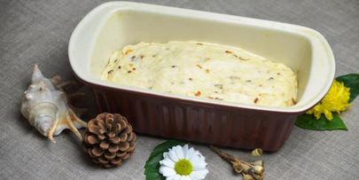 домашний итальянский хлеб с сыром и жареным луком