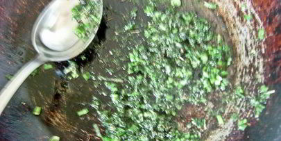 домашний хлеб с ароматными травами