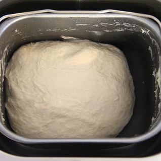 Дрожжевое тесто для хлеба в хлебопечке на сухом молоке