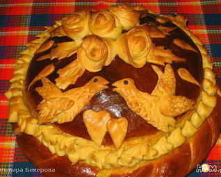 Каравай круглый сладкий дрожжевой хлеб