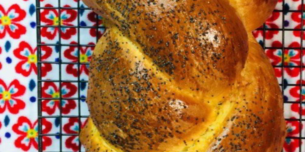 Рецепт хала — батон с маком в хлебопечке