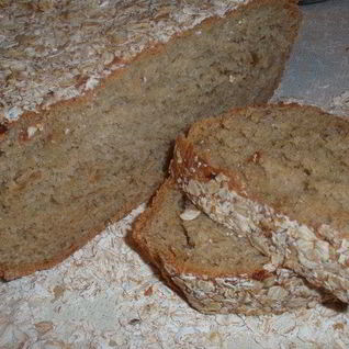 Хлеб с финиками и овсяной мукой