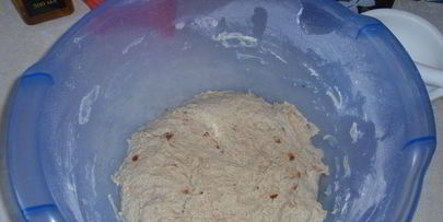 хлеб с финиками и овсяной мукой