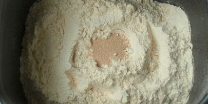 хлеб с луком и паприкой в хлебопечке