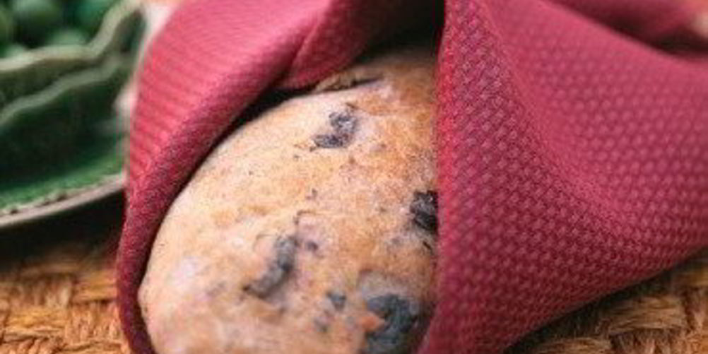 Рецепт хлеб с панчеттой, оливками и маслинами