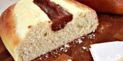 хлеб с сыром и гуавой