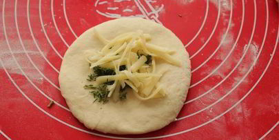 хлеб с сыром и укропом