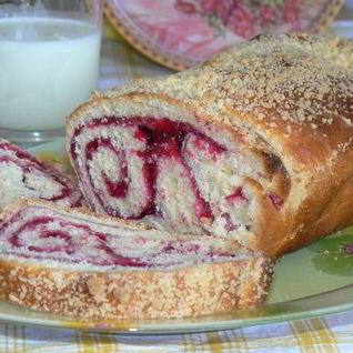 Хлеб со штрейзелем и смородиной