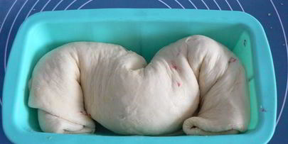 хлеб со штрейзелем и смородиной