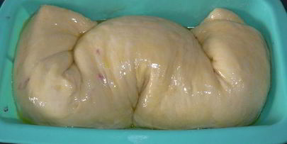 хлеб со штрейзелем и смородиной