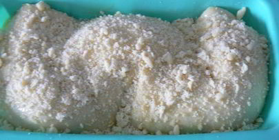 хлеб со штрейзелем и смородиной