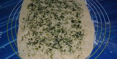постный хлеб с чесноком и зеленью