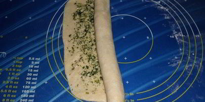 постный хлеб с чесноком и зеленью