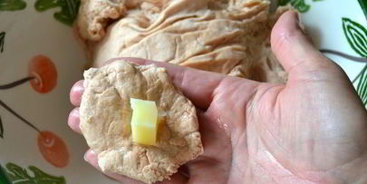 разборный томатный хлеб с начинкой